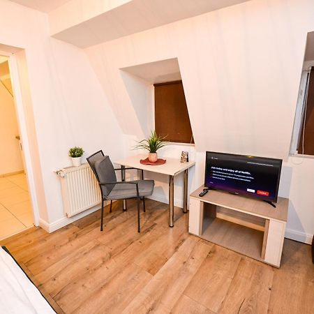 The Lincoln Suites - Central Shabbat Friendly Apartments Bukarest Kültér fotó