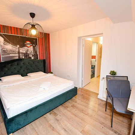 The Lincoln Suites - Central Shabbat Friendly Apartments Bukarest Kültér fotó