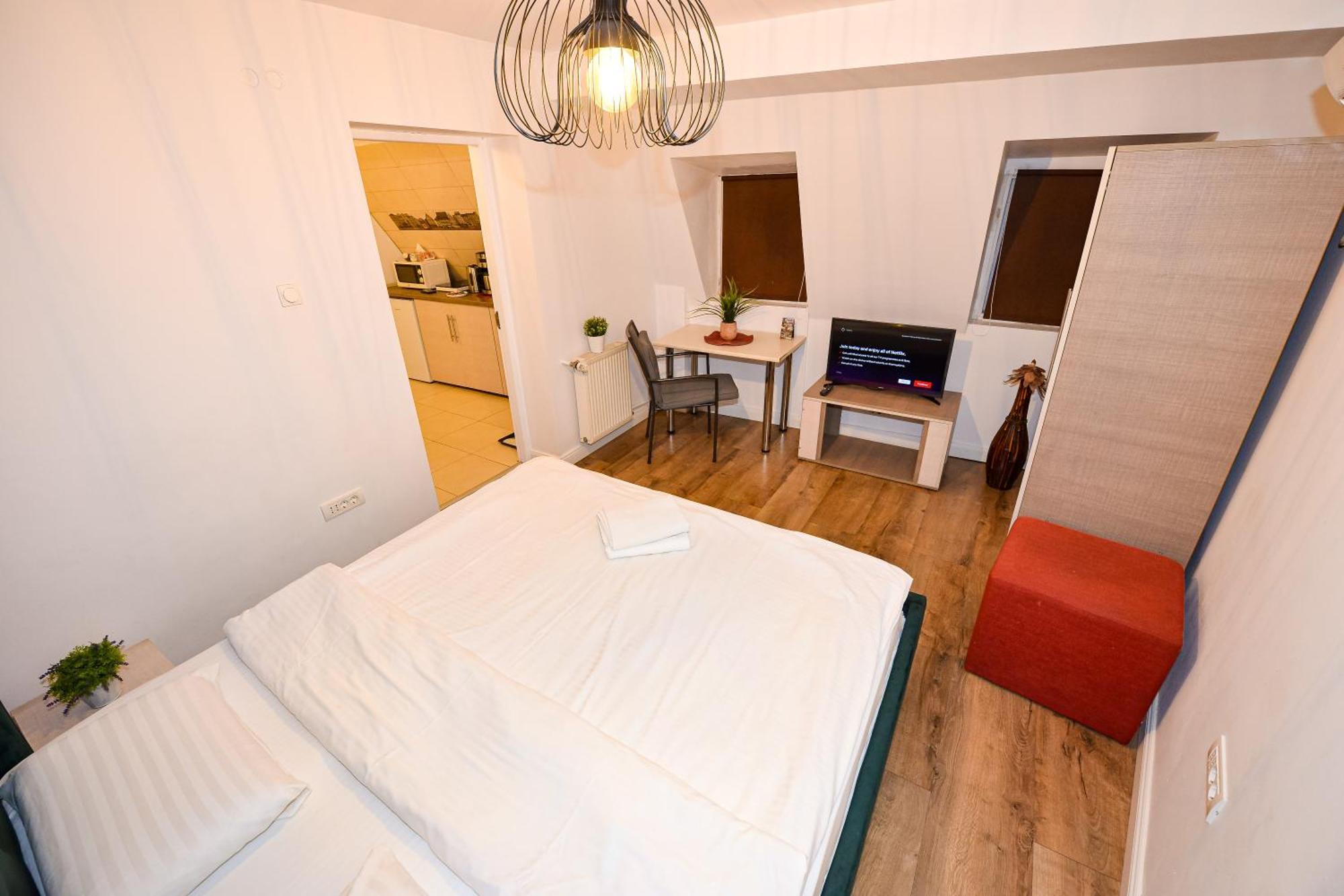 The Lincoln Suites - Central Shabbat Friendly Apartments Bukarest Kültér fotó