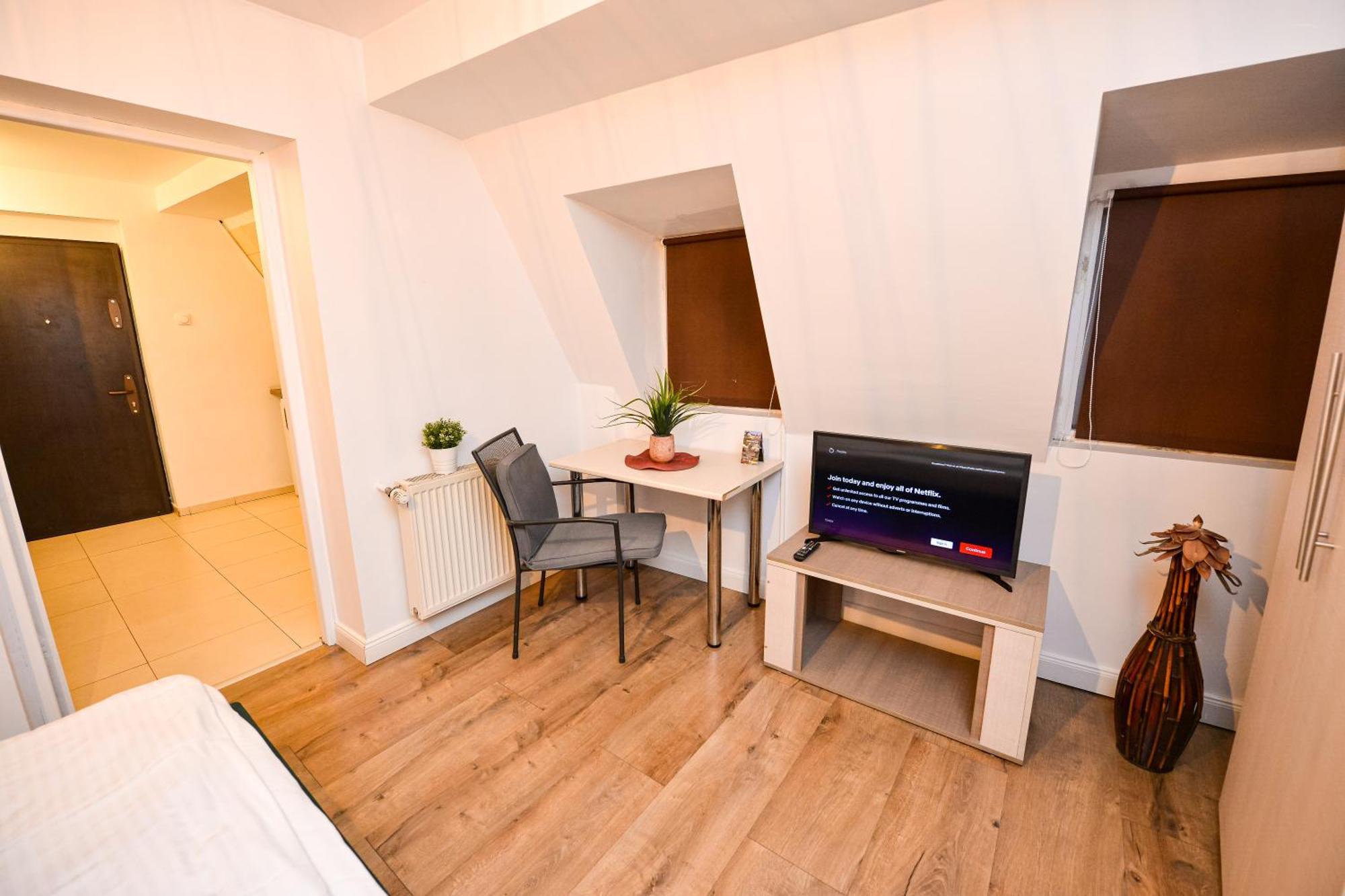 The Lincoln Suites - Central Shabbat Friendly Apartments Bukarest Kültér fotó