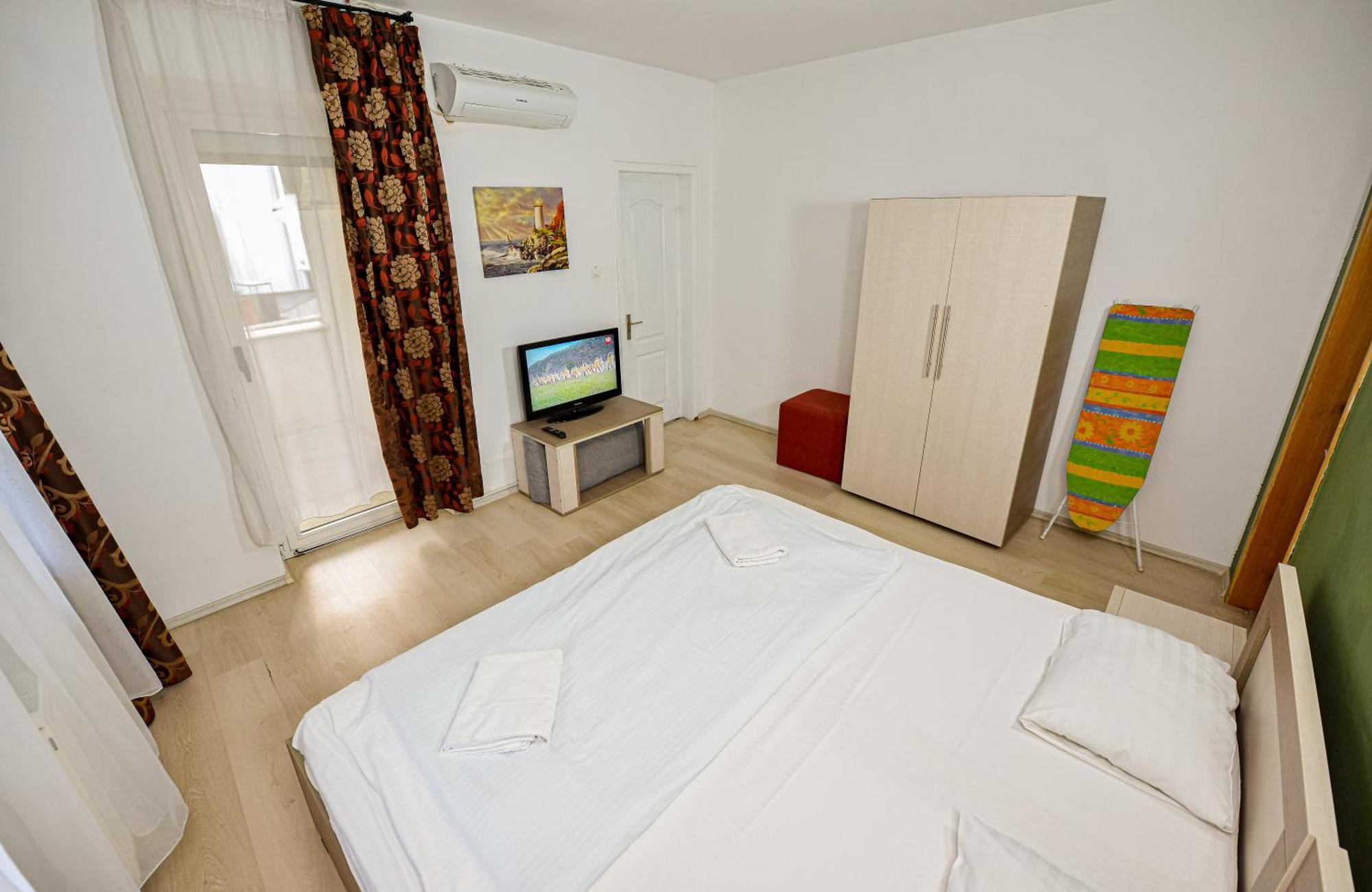 The Lincoln Suites - Central Shabbat Friendly Apartments Bukarest Kültér fotó