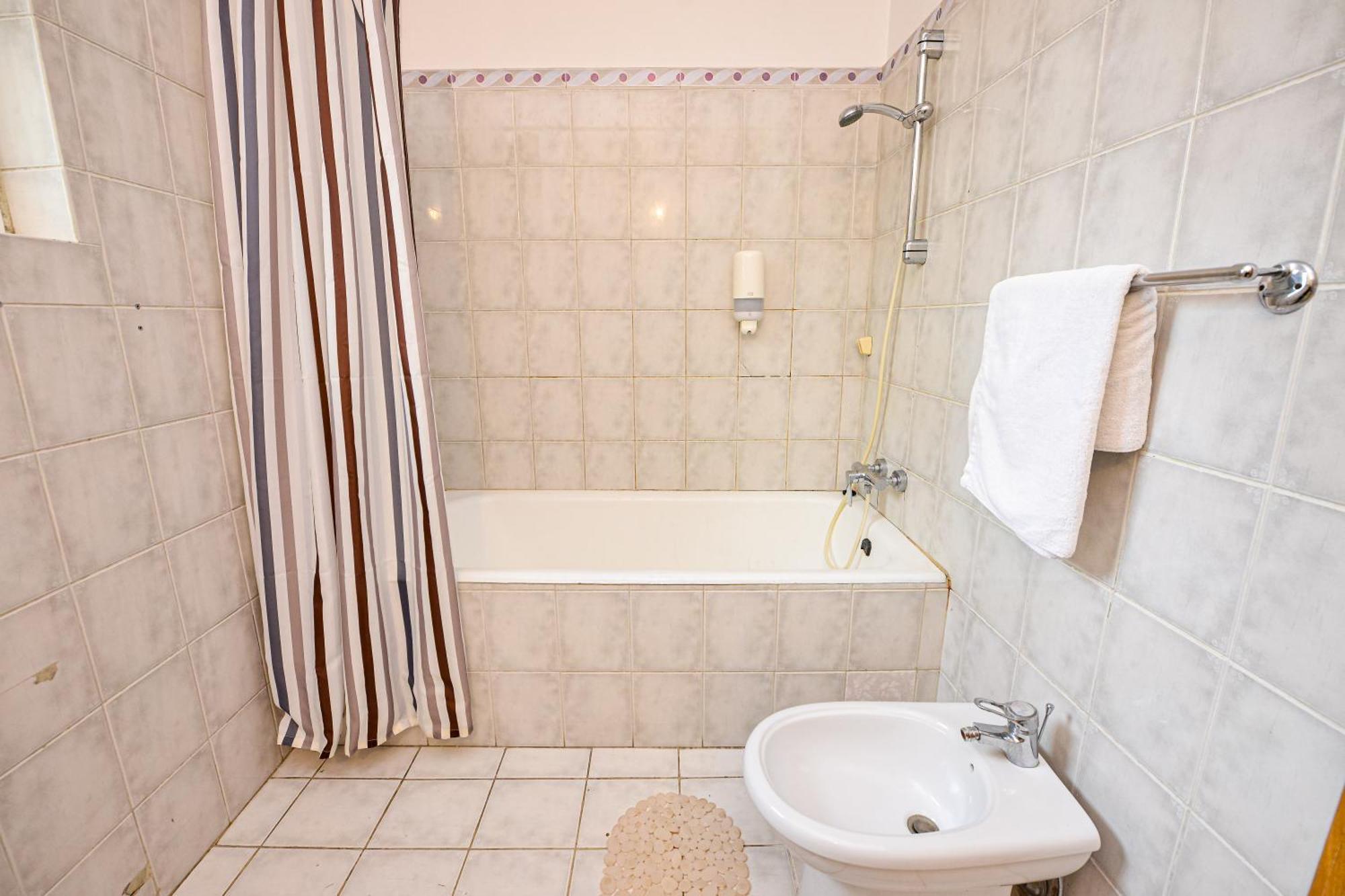 The Lincoln Suites - Central Shabbat Friendly Apartments Bukarest Kültér fotó