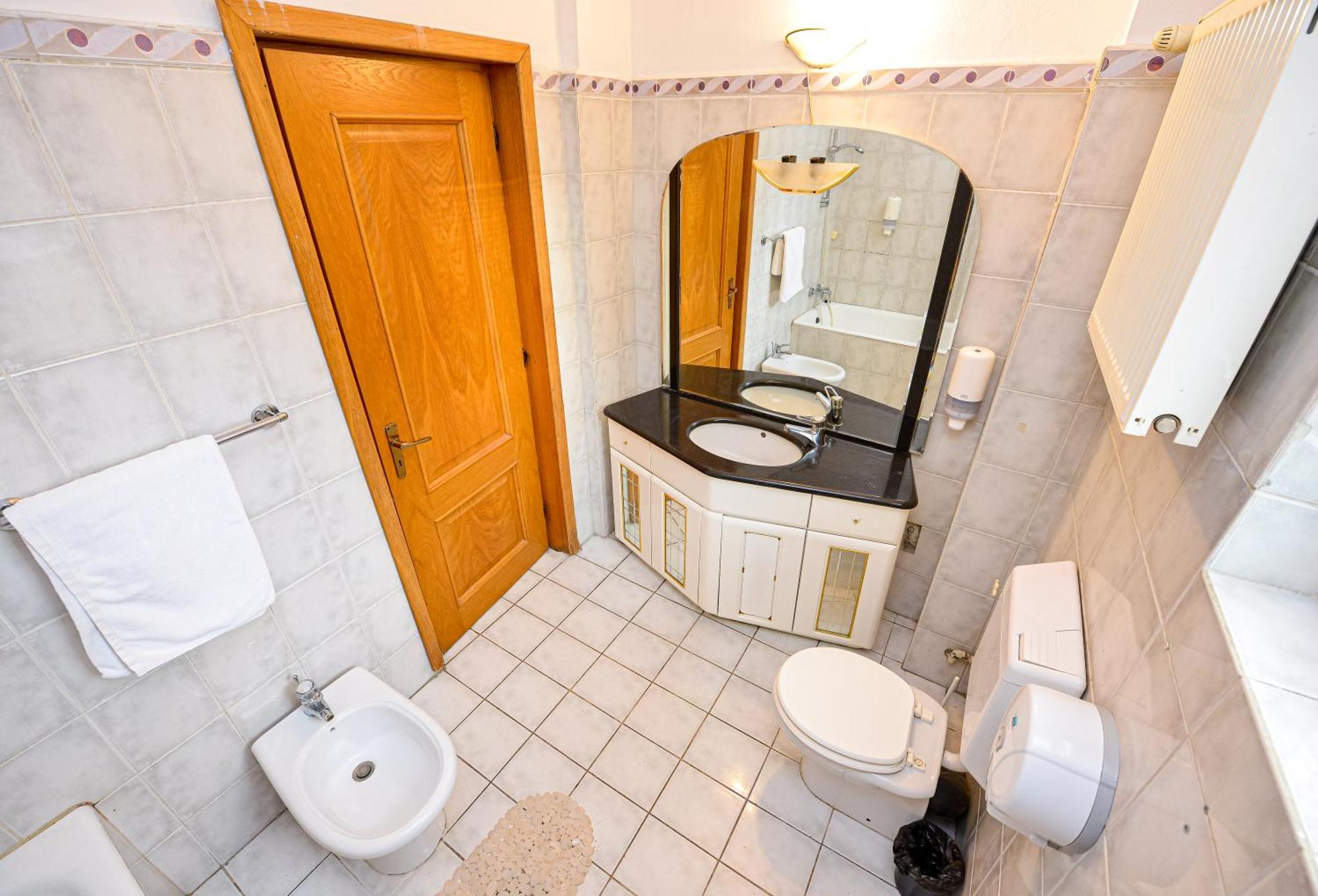 The Lincoln Suites - Central Shabbat Friendly Apartments Bukarest Kültér fotó